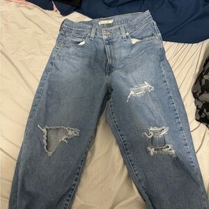 Levi’s high waisted mom jeans